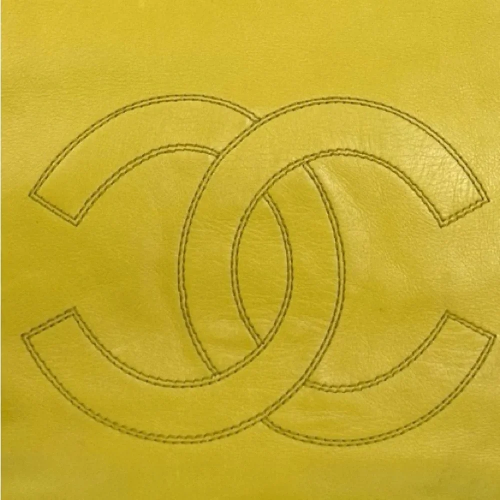 CHANEL CC LEATHER TOTE BAG